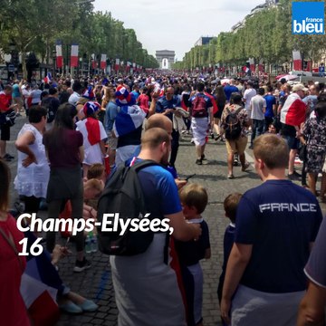 La France championne du monde : les supporters sur les Champs-Elysées