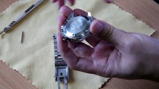 Omega Speedmaster Professional Bracelet Removal