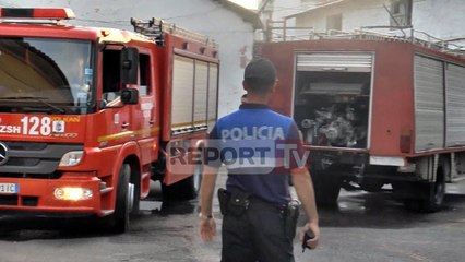 Report Tv - Tiranë, izolohet zjarri në magazinën me elektroshtëpiake tek 'Brryli'