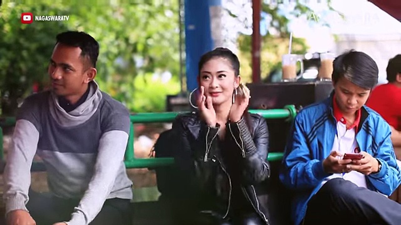 Duo Anggrek - Goyang Nasi Padang (Official Music Video NAGASWARA)