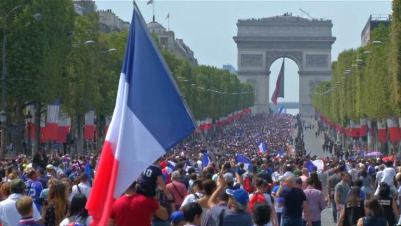 Le coin des supporters Des milliers de fans réunis sur les Champs