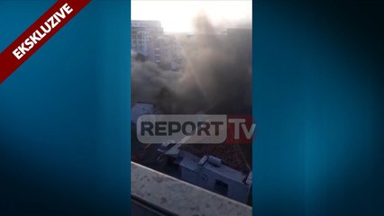 Report Tv - Tym dhe flakë, përfshihet nga zjarri magazina me elektroshtëpiake në Tiranë