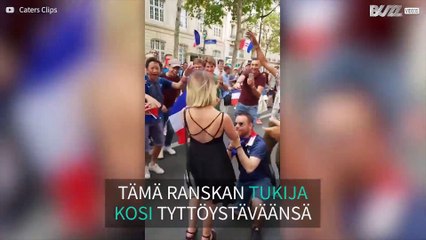 Ranskan kannattaja kosii tyttöystäväänsä kadulla ja tulee torjutuksi