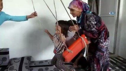 BM İyi Niyet Elçisi Jolie, Suriyeli mültecilerin yaşadığı kampı ziyaret etti