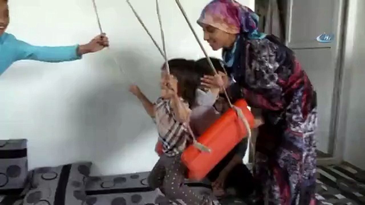 BM İyi Niyet Elçisi Jolie, Suriyeli mültecilerin yaşadığı kampı ziyaret etti