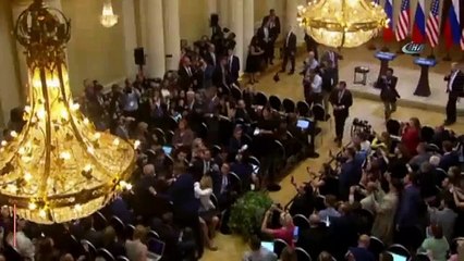 Tarihi toplantıdan yaka paça çıkartıldı