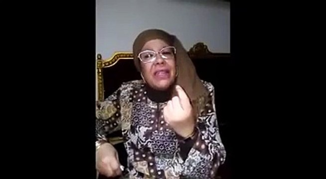 الفيديو هذا توضيح الفنانة القديرة عزيزة بولبيار على فيديو كليب هي تطيح و انا نطلعها يحدث ضجة على الانترنت