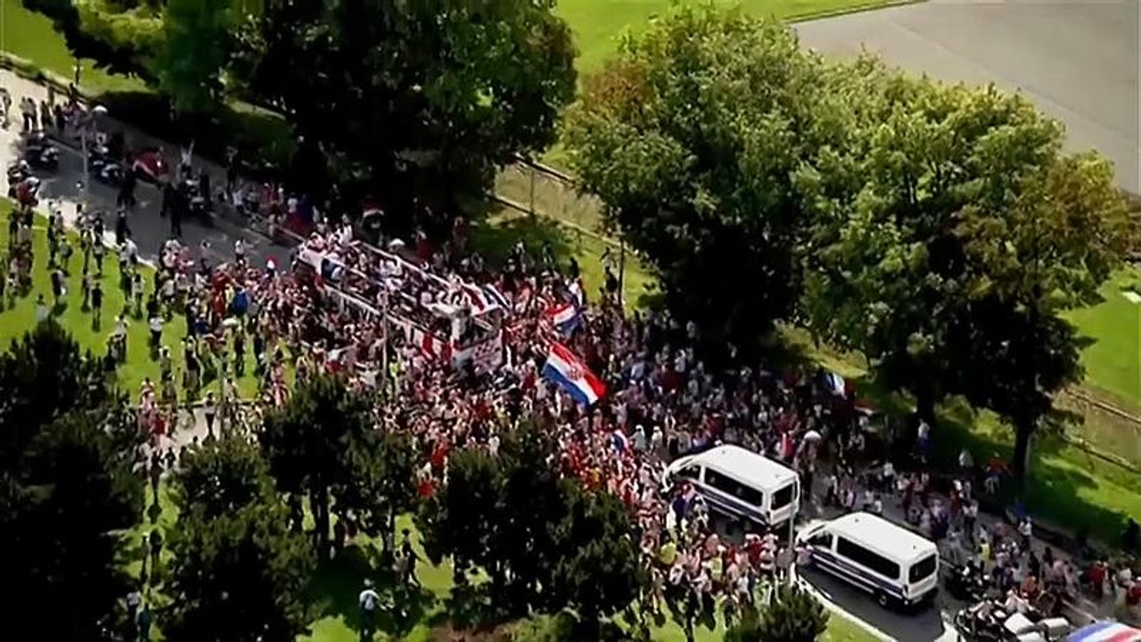 Croatia World Cup team get hero's welcome in Za...