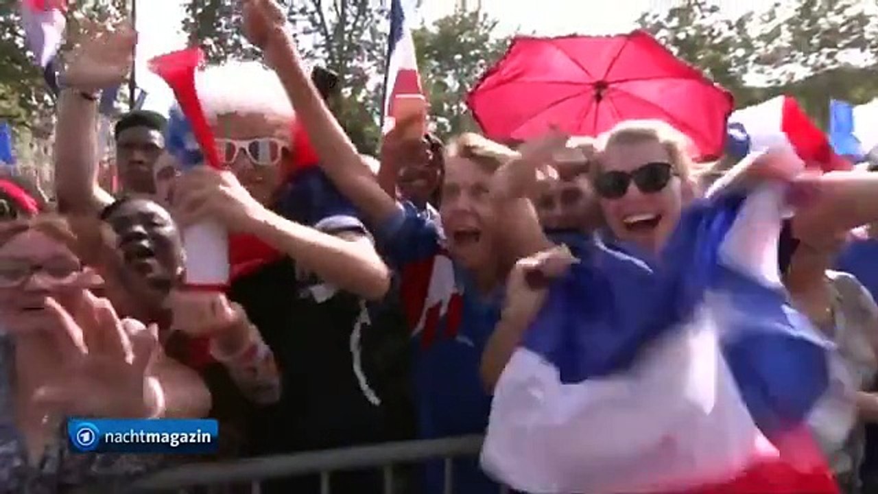 Fußball-Weltmeister kommen nach Hause: Siegesparade auf den Champs-Elysée