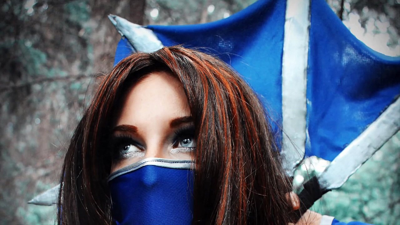 Mortal Kombat Kitana inspired makeup tutorial