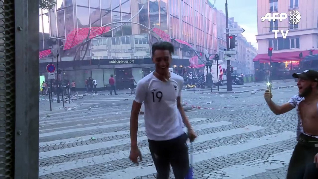 Celebrations turn violent in Paris after France-s World Cup win