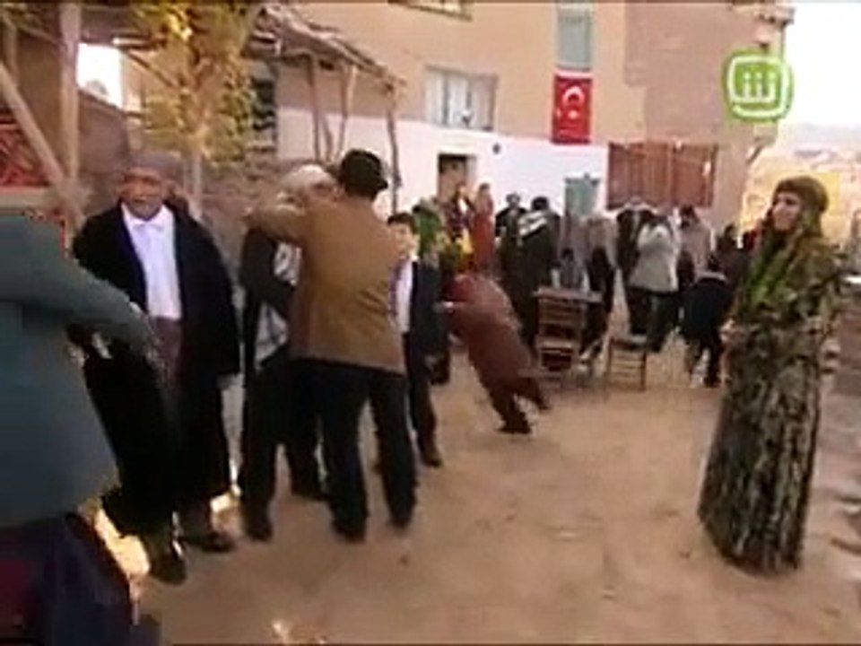 الارض الطيبة الجزء 2 الحلقة 18 - YouTube