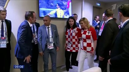 Presidents of Croatia and France kiss not on protocol World Cup final.