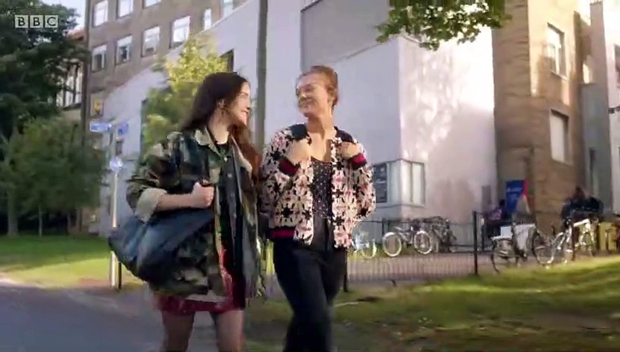 Clique S01E01