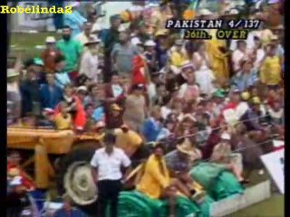 Imran Khan two HUGE sixes vs Australia 1983 ( 480 X 640 )