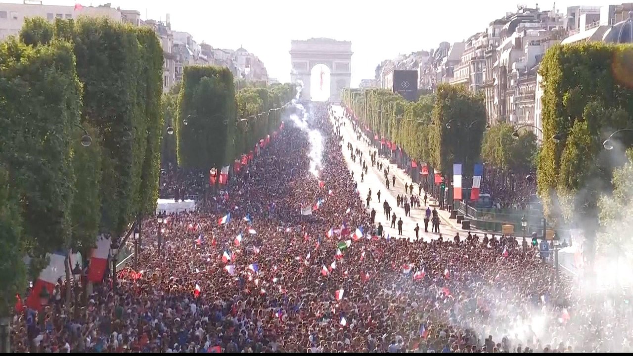 World Cup winners: Heroes' welcome for France players