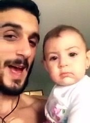 يؤبشني الطفل شو لذيذ وهوه عم يعايد ويحكي متل ابوه بيتااااااكل اكل