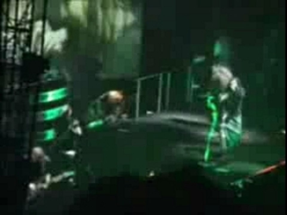 Korn - Twist (live à Bercy, Paris - 2002)