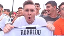 Fans Juventus Menggila Saat Ronaldo Tiba Di Turin