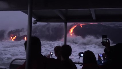 위험천만 '용암 관광'...급기야 20여 명 부상 / YTN