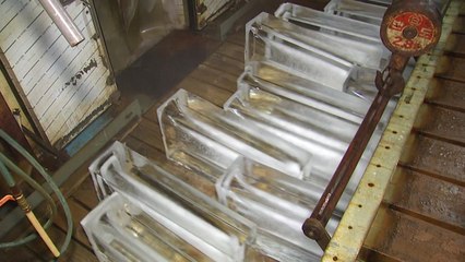 더위에 얼음 소비 급증...얼음 공장 '비상' / YTN