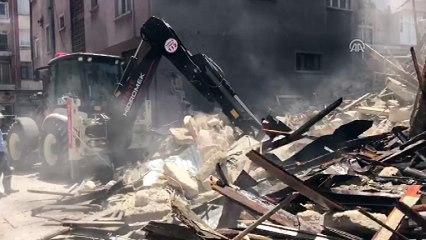 2 katlı metruk bina çöktü (2) - MERSİN