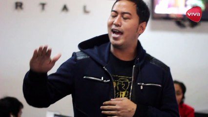 Pandji Keliling Lima Benua dengan Stand Up Comedy