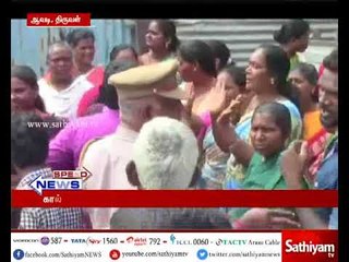 திருவள்ளுர் அருகே கால்வாய் நீரை அகற்ற கோரி பொது மக்கள் சாலை மறியல்