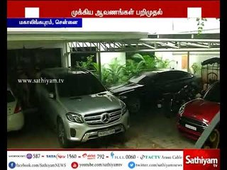 விவேக் ஜெயராமனை வருமான வரித்துறையினர் விசாரணைக்காக அழைத்துச் சென்றுள்ளனர்