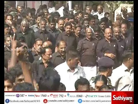 ஜெயலலிதா நினைவு தினத்தையொட்டி அமைதி பேரணியில் ஈ.பிஎஸ், ஓபிஎஸ் பங்கேற்பு