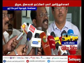 ஆர்.கே.நகர் பணப்பட்டுவாடா: விக்ரம் பத்ராவிடம் திமுக மற்றும் தினகரன் தரப்பினர் புகார் அளித்துள்ளனர்