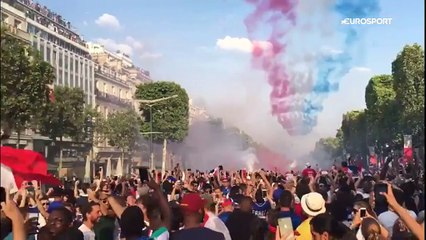 La patrouille de France a honoré (sans se tromper) les Bleus en passant au-dessus des Champs-Elysées