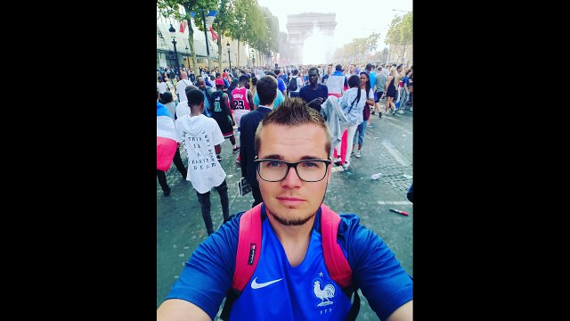 Un Ardéchois célèbre les Bleus sur les Champs Elysées : « de la pure émotion gravée en moi »