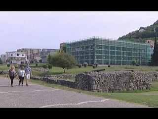 Ora News - Rikonstruksioni i memorialit të Skënderbeut gjatë sezonit turistik zhgënjen turistët