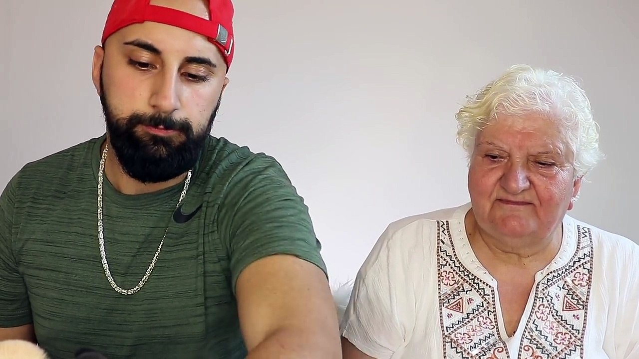 ICH SCHMINKE MEINE OMA!!! | Yegin Family