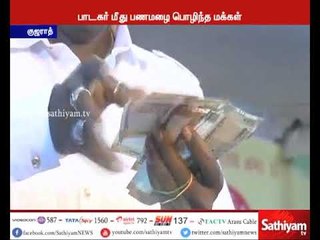 குஜராத் - பாடகர் மீது பண மழை பொழிந்த மக்கள்