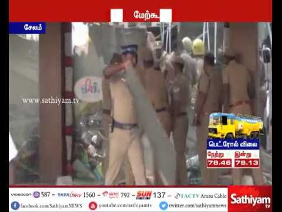 பலத்த மழை காரணமாக தனியார் உணவகத்தின் மேற்கூரை இடிந்து விழுந்து மூன்று பேர் உயிரிழப்பு