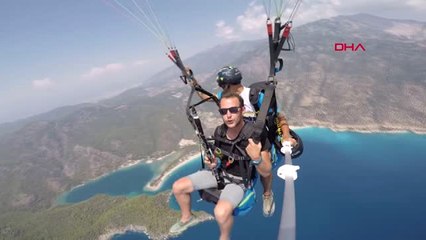 Muğla Yamaç Paraşütü Yaparken Klarnet Çaldı