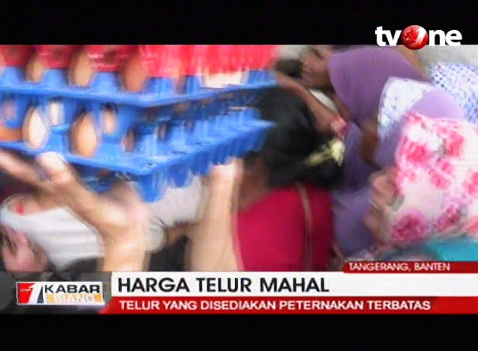 Harga Telur Mahal, Warga Saling Dorong Beli Telur Pecah