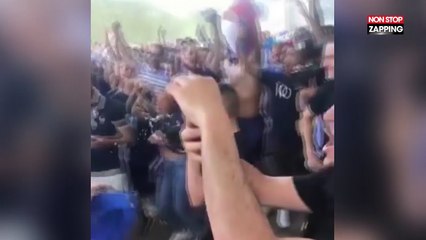 Défilé des Bleus : Des pompiers rafraîchissent les supporters avec la lance incendie (Vidéo)