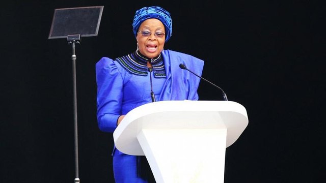 Graça Machel rend hommage à Nelson Mandela