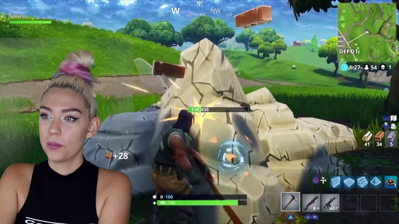 MAKING SLIME WHILE PLAYING FORTNITE!