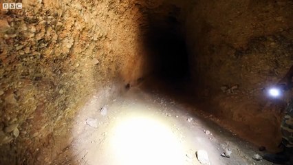 Inside Syrian rebels' tunnel network - BBC News