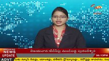 FARMERS surrounded a faltry farm for selling BAD CHICKENS - INDIA TV Telugu