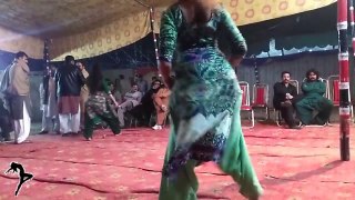 Amazing and beutiful dance by girl in mela chakwal in pakistan very beautiful girl and dance