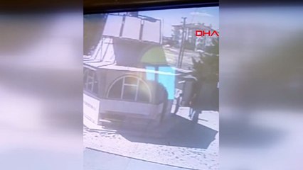 Cemaat namaz kılarken hırsızlar muslukları çaldı