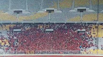 جماهير الاهلي تستقبل للاعبيها قبل لقاء  بطل بتسوانا بهتاف تعالي نكسب افريقيا