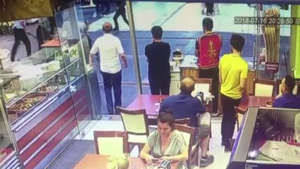 Annesini Öldürüp Çıplak Halde Sokağa Çıktı