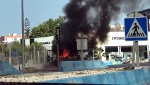 Noticia | Arde una grúa que transportaba una furgoneta en Algeciras 17/7/2018