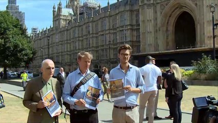 شاهد.. كيف تمول الإمارات حملات تشويه قطر والربيع العربي؟